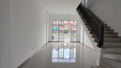 Disewa Ruko La Riviera Pik2 4,5x12, View Danau, Unfurnished