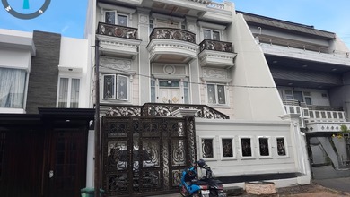 Dijual rumah Premium di Taman Palem, Jakarta Barat - LT 200m²