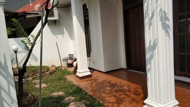 Dikontrakkan Rumah Murah di Tebet, Jakarta Selatan, LT 157m²