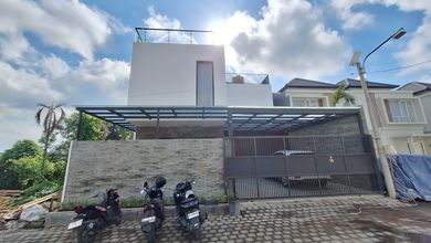 Dijual rumah Eksklusif di Canggu, Badung - LT 200m²
