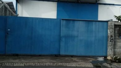 Langsung masuk gudang Margomulyo sudah ada kantor tidak masuk dalam dekat Grand Pakuwon surabaya