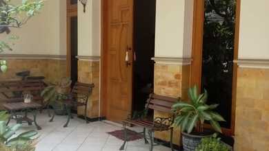 Rumah Mewah di Kawasan Manyar, Surabaya, LB 300m², Harga 3,25 Miliar