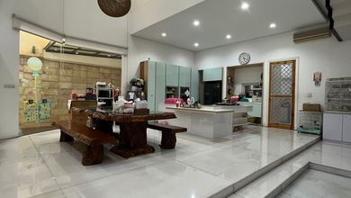 Hunian Mewah di Kebon Jeruk, Jakarta Barat, 7 KT, LT 625m²