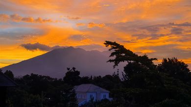 Villa Mewah Furnished, Ada Pool, View Bagus di Rancamaya Bogor