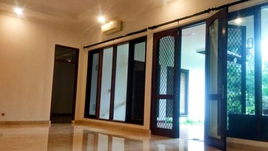 Sewa Rumah Nyaman di Kemang, Jakarta Selatan, LT 1100m²