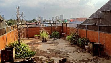 RUKO KEMANGGISAN 3.5 LANTAI ADA ROOFTOP LOKASI STRATEGIS 