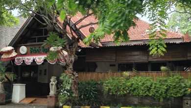Rumah Sewaan Area Raya Darmo, Surabaya, LB 800m²,  KT