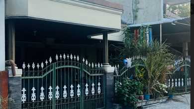 Rumah Siap Huni di Kawasan Kedung Baruk, Surabaya, LT 150m²