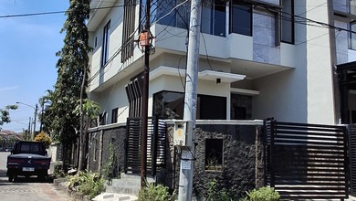 Kesempatan Rumah di Mulyosari, Surabaya, LB 110m², Harga 1,57 Miliar