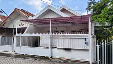 Dijual Rumah Strategis di Kedung Baruk, Surabaya - LT 122m²