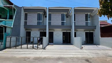 Promo Rumah di Kedung Baruk, Surabaya, LB 150m², Harga 1,7 Miliar