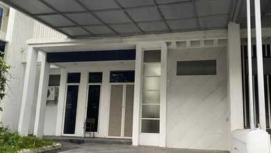 Rumah Mewah di Wiyung, Surabaya, 3 KT, LT 166m²