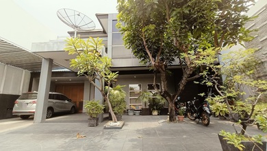 Hunian Elegan di Kenjeran, Surabaya, 4 Kamar Tidur, LT 555m²