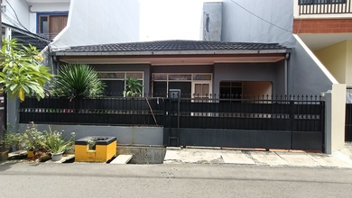 Rumah Sewa Nyaman Lokasi Tomang, Jakarta Barat, LB 180m²