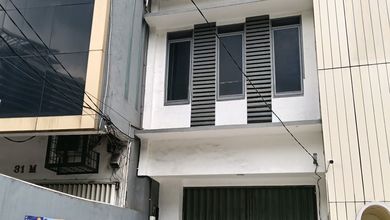 Ruko Usaha 3 Lantai Disewakan Lokasi Strategis Jalan Sultan Iskandar Muda Kebayoran Lama Jakarta Selatan Ruko di Jl. Sultan Iskandar Muda No.9, Kebayoran Lama Utara, Kebayoran Lama, Kota Jakarta Selatan, DKI Jakarta, Indonesia, 12240, Pondok Pinang 77.0 m