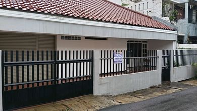 Hunian Mewah di Palmerah, Jakarta Barat, 5 Kamar Tidur, LT 218m²