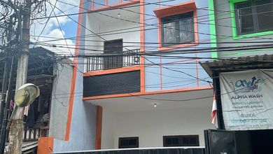 Ruko 3 Lantai Karya Jelambar Siap Pakai Hadap Utara