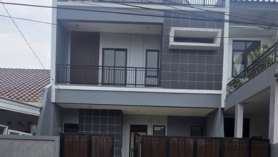 Penawaran Eksklusif, rumah Mewah di Villa Melati Mas, Tangerang Selatan, LB 240m²
