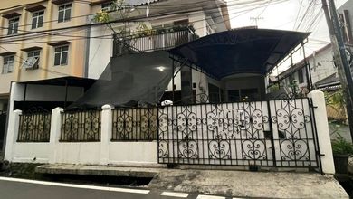 Rumah Sewa Nyaman Lokasi Utan Kayu, Jakarta Timur, LB 300m²