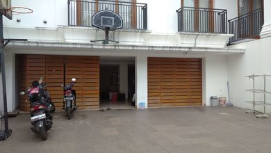 Rumah Sewaan Area Cilandak, Jakarta Selatan, LB 1000m², 5 KT