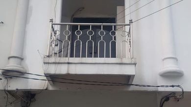 Ruko dekat halte busway di Rawamangun Jakarta Timur 