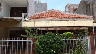 Rumah Mewah di Kawasan Pulo Asem, Jakarta Timur, LB 145m², Harga 3,5 Miliar