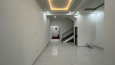 Promo Rumah di Cawang, Jakarta Timur, LB 175m², Harga 2,5 Miliar