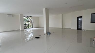 Disewakan Ruko Gandeng Pinggir Jalan, Free Parkir, 3 Lantai, Sudah Jebol