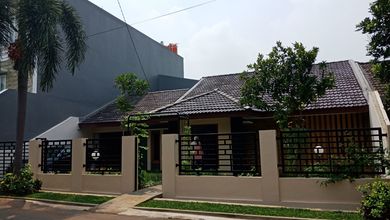 Rumah Elegan di Galaxy, Bekasi, 3 Kamar Tidur, LT 315m²