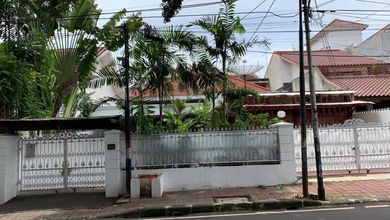 Kesempatan Langka, rumah Mewah di Menteng, Jakarta Pusat, LB 400m²