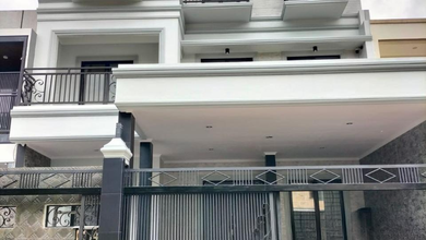 Hunian Elegan di Puri Indah, Jakarta Barat, 5 KT, LT 135m²