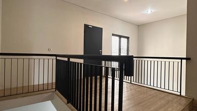 Rumah Siap Huni di Kawasan Raffles Hills, Jakarta Timur, LT 90m²