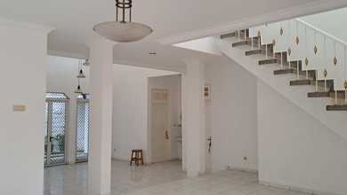 Rumah Sewa Murah Lokasi Kemanggisan, Jakarta Barat, LB 300m²