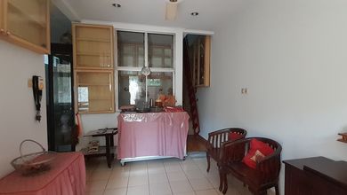 Rumah Elegan di Kedoya Baru, Jakarta Barat, 3 KT, LT 210m²