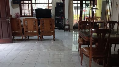 Rumah Elegan di Kedoya Baru, Jakarta Barat, 4 KT, LT 330m²