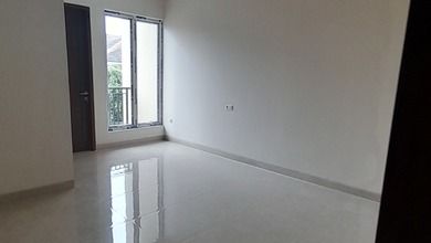 Rumah Elite di Kawasan Duri Kepa, Jakarta Barat, LB 180m², Harga 2,8 Miliar