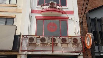 Ruko pinggir jalan Raya serpong Tiga lantai villa melati mas siap pakai