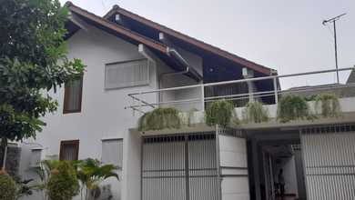 Hunian Sewaan Area Kemang, Jakarta Selatan, LB 450m², 5 KT
