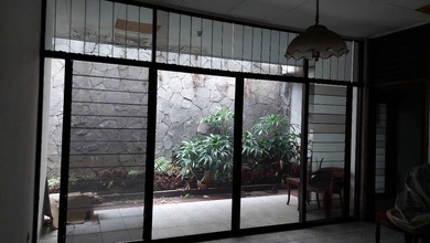 Rumah Sewa Murah Lokasi Pulomas, Jakarta Timur, LB 216m²