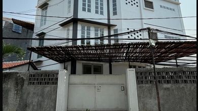 Kesempatan Langka, rumah Mewah di Tanjung Duren, Jakarta Barat, LB 600m²
