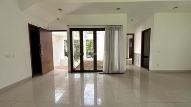 Rumah Elegan di BSD, Tangerang Selatan, 4 KT, LT 324m²