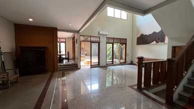 Rumah Mewah di Kawasan Lippo Karawaci, Tangerang, LB 250m², Harga 5 Miliar