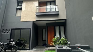 For Sale rumah Eksklusif di Kebon Jeruk, Jakarta Barat - LT 190m²