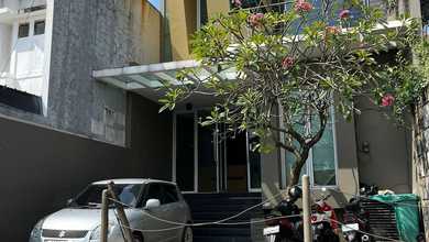 Rumah Mewah di Kawasan Kebayoran Baru, Jakarta Selatan, LB 200m², Harga 4 Miliar