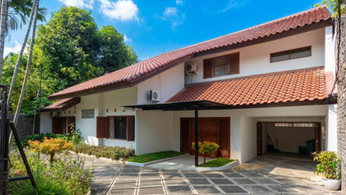 For Sale rumah Eksklusif di Kebayoran Baru, Jakarta Selatan - LT 690m²