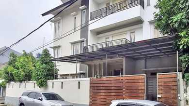 Hunian Mewah di Kembangan, Jakarta Barat, 6 Kamar Tidur, LT 287m²