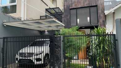 Rumah Area Premium Kebayoran Baru, Jakarta Selatan - Harga Menarik 6,45 Miliar