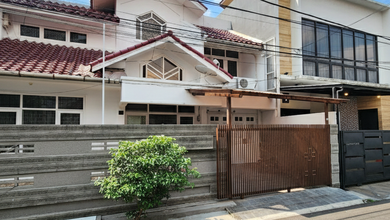 Rumah Mewah di Kawasan Pondok Indah, Jakarta Selatan, LB 350m², Harga 10,5 Miliar
