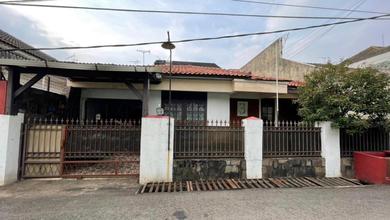 Rumah Dijual di Pondok Bambu, Jakarta Timur, LB 120m², Harga Kompetitif!