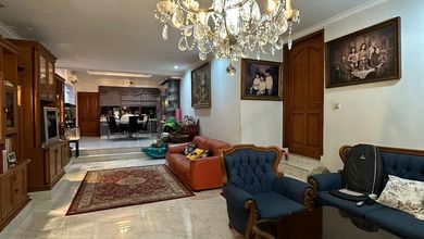 Kesempatan Langka, rumah Mewah di Pulomas, Jakarta Timur, LB 180m²